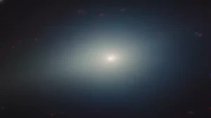 مذنب يشع بلون أخضر غامق يكشف العلماء سبب تغير لونه قبل اختفائه نهائياً